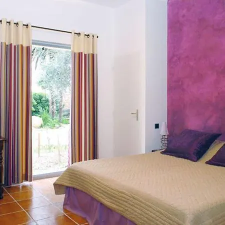La Fauvelle Hotel *
