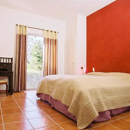 La Fauvelle Hotel *
